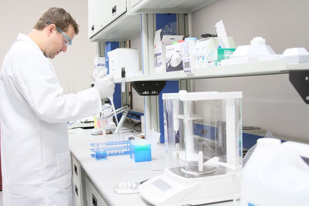 Modular laboratory workstations supporting lab expansion